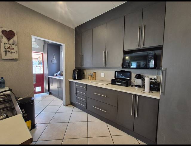 4 BEDROOM HOUSE FOR SALE IN VAALPARK